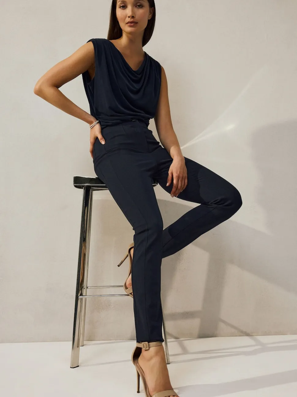 Donkerblauw - Corrigerende broek met grote zakken