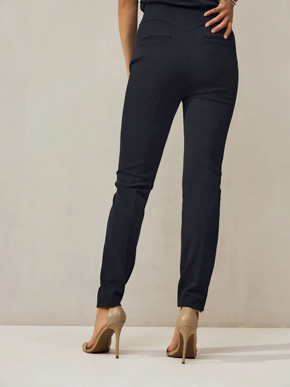 Donkerblauw - Corrigerende broek met grote zakken