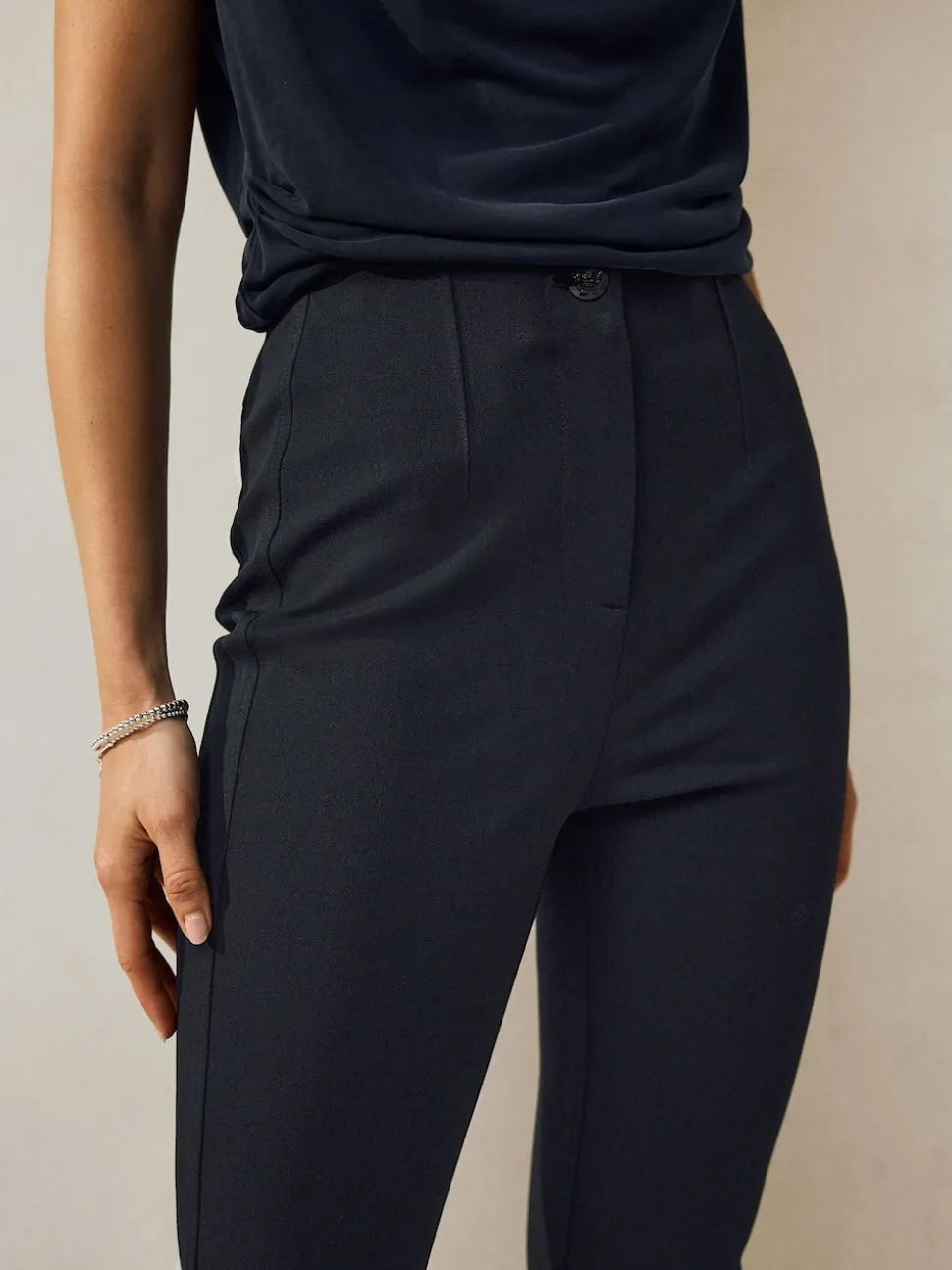 Donkerblauw - Corrigerende broek met grote zakken