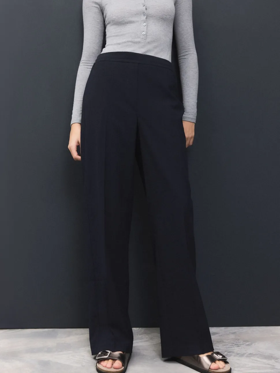 Donkerblauw - Modieus gesneden broek met wijde pijpen van wol