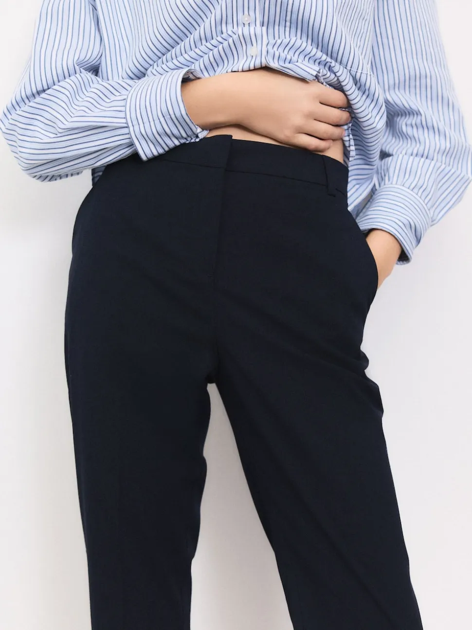 Donkerblauw - Nauwsluitende, op maat gemaakte broek van wol