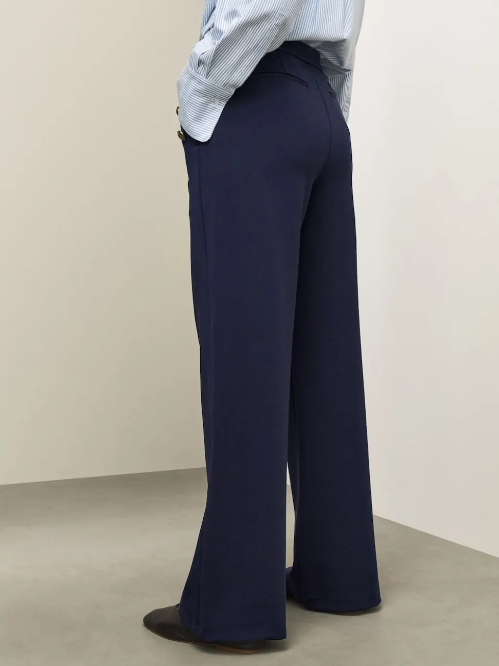 Donkerblauw - Ponte Broek met Wijde pijpen en goudkleurige knoopdetails