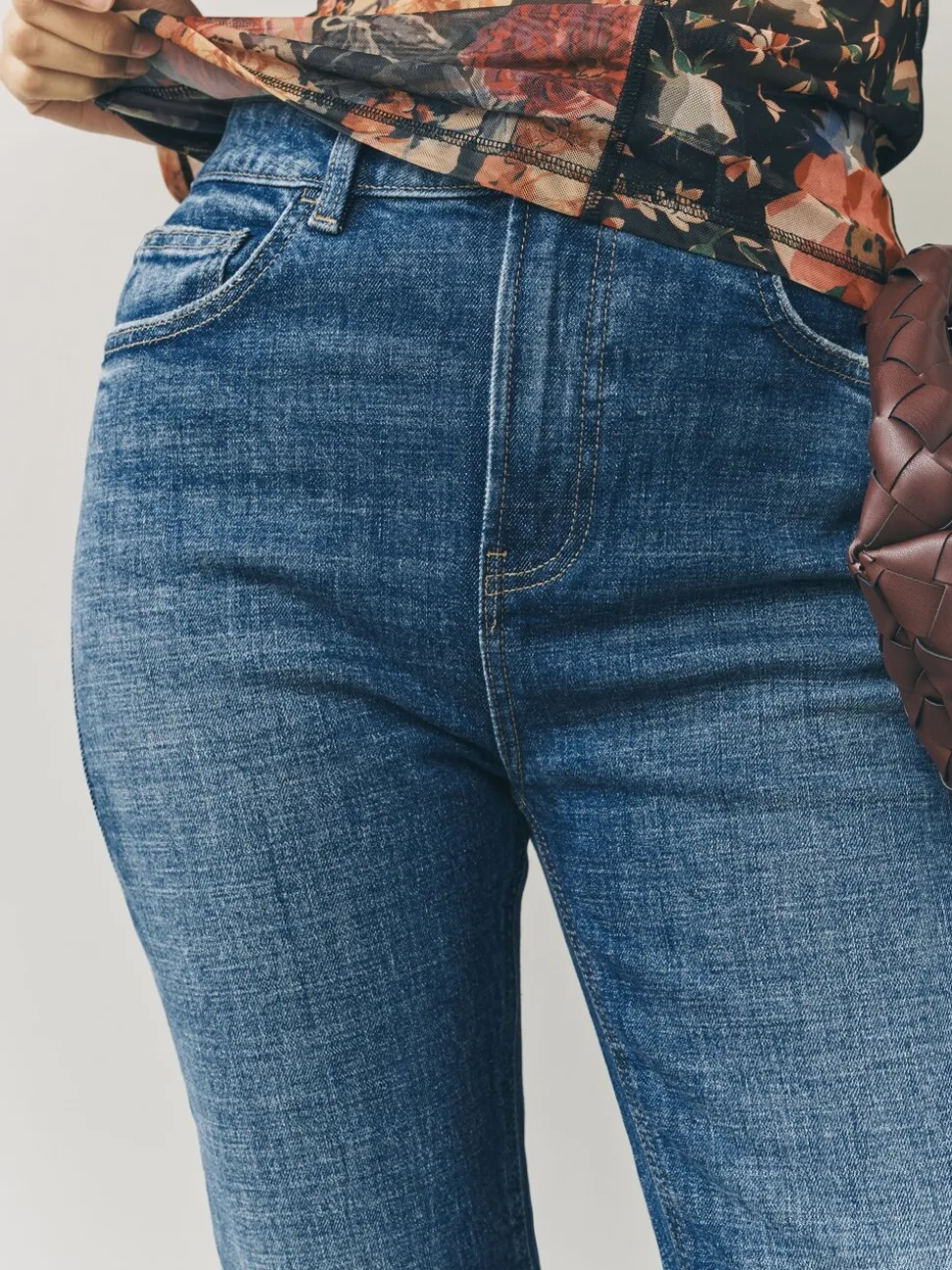 Donkerblauw - Stretch jeans met uitlopende pijpen en hoge taille