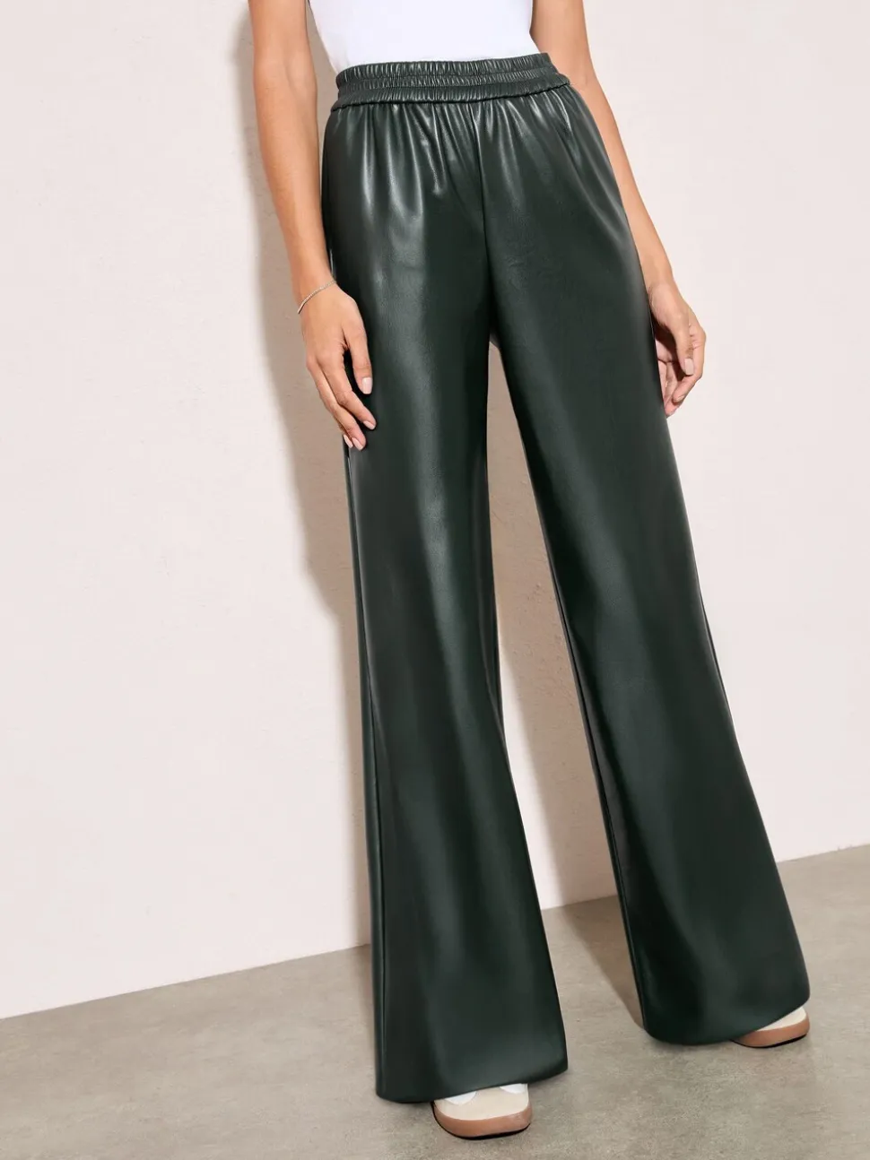 Donkergroen - Friends Like These Faux Leather Elasticaed Trousers