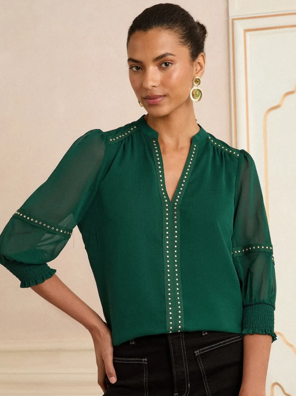 Donkergroen - Love & Roses blouse met V-hals en hardware met 3/4 mouwen