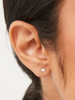 Echt zilver - Hartvormige oorknopjes met siersteentjes