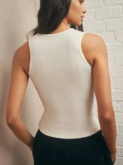 Ecru - Katoenen ribvest met ronde hals
