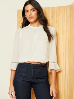Ecruwit - Love & Roses 3/4 blouse met uitlopende mouwen