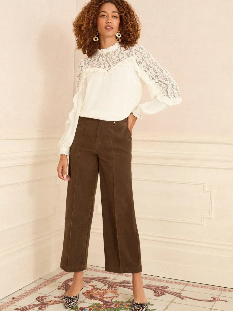 Ecruwit - Love & Roses Crew Neck Lace Yoke Long Sleeve Blouse
