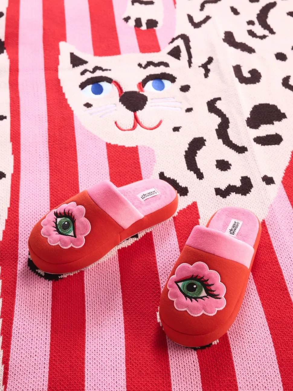 Eleanor Bowmer rode/roze muiltjes met oog borduursel