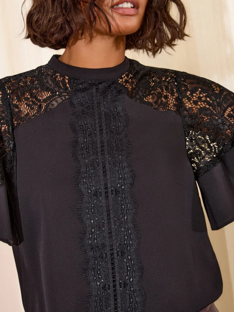 Friends Like These - Kanten blouse met uitlopende mouwen