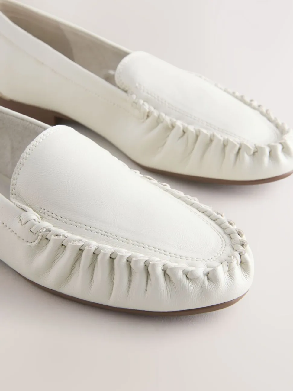 Gebroken wit - Forever Comfort® Soft Ruched Loafers