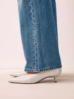 Gebroken wit - Puntige lage naaldhakken schoenen