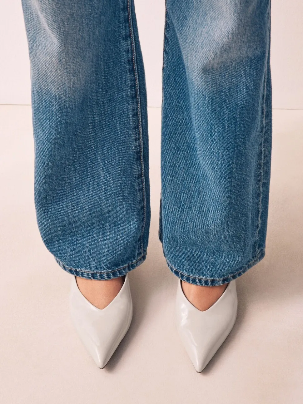 Gebroken wit - Puntige lage naaldhakken schoenen