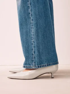 Gebroken wit - Puntige lage naaldhakken schoenen