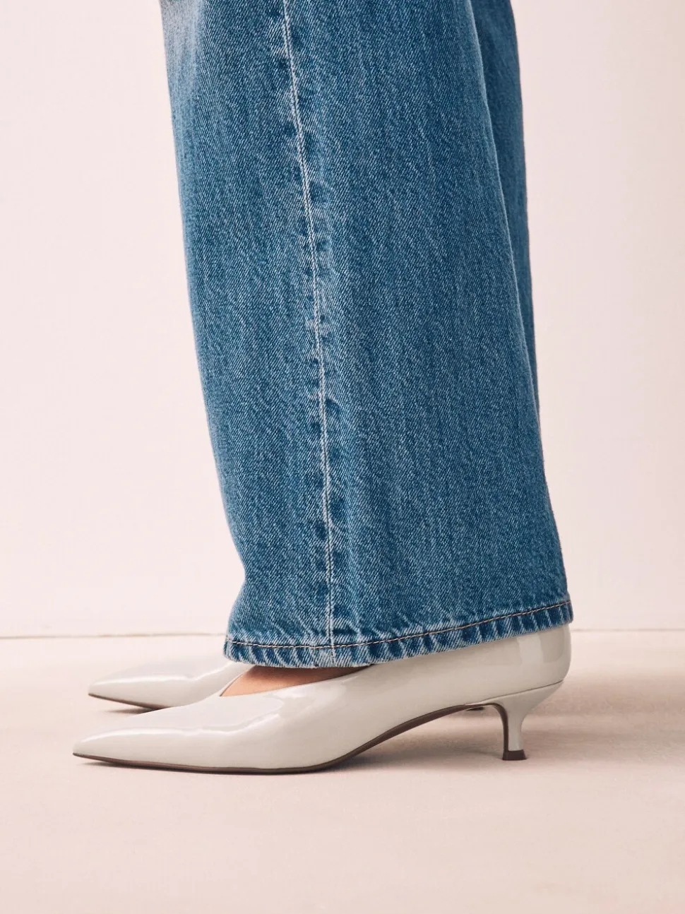 Gebroken wit - Puntige lage naaldhakken schoenen