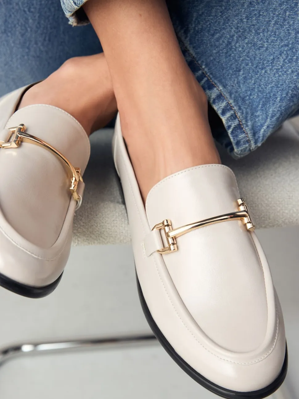Gebroken wit - Trim Round Toe Loafers