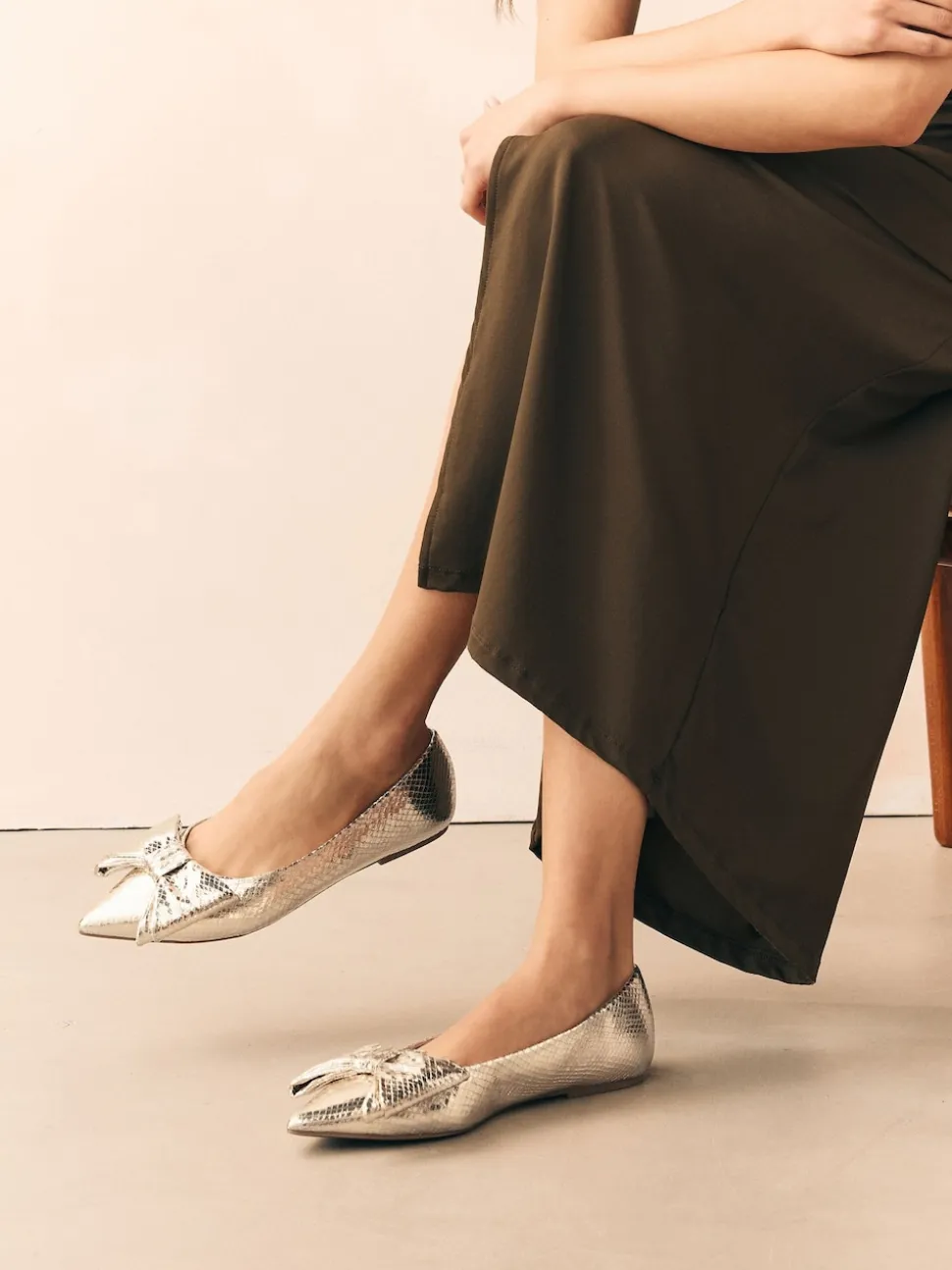 Goud - Ballerina's met spitse neus en strik