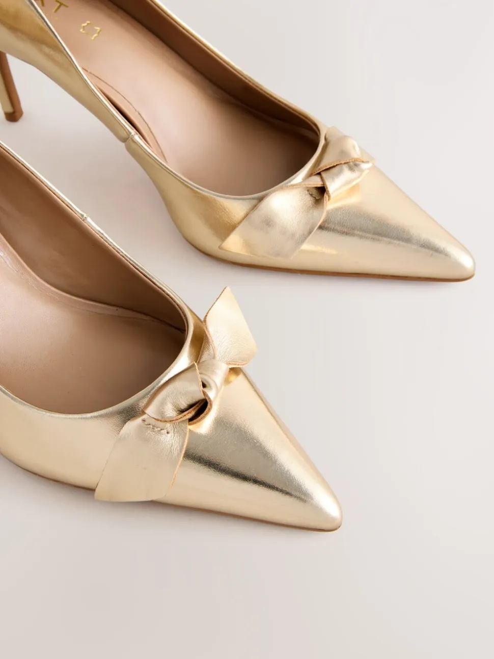 Goud - Forever Comfort® Leren Pump met Strik en halfhoge hak