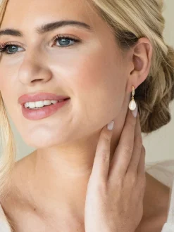 Goud - Ivory & Co Salford oorbellen met kristal en parel