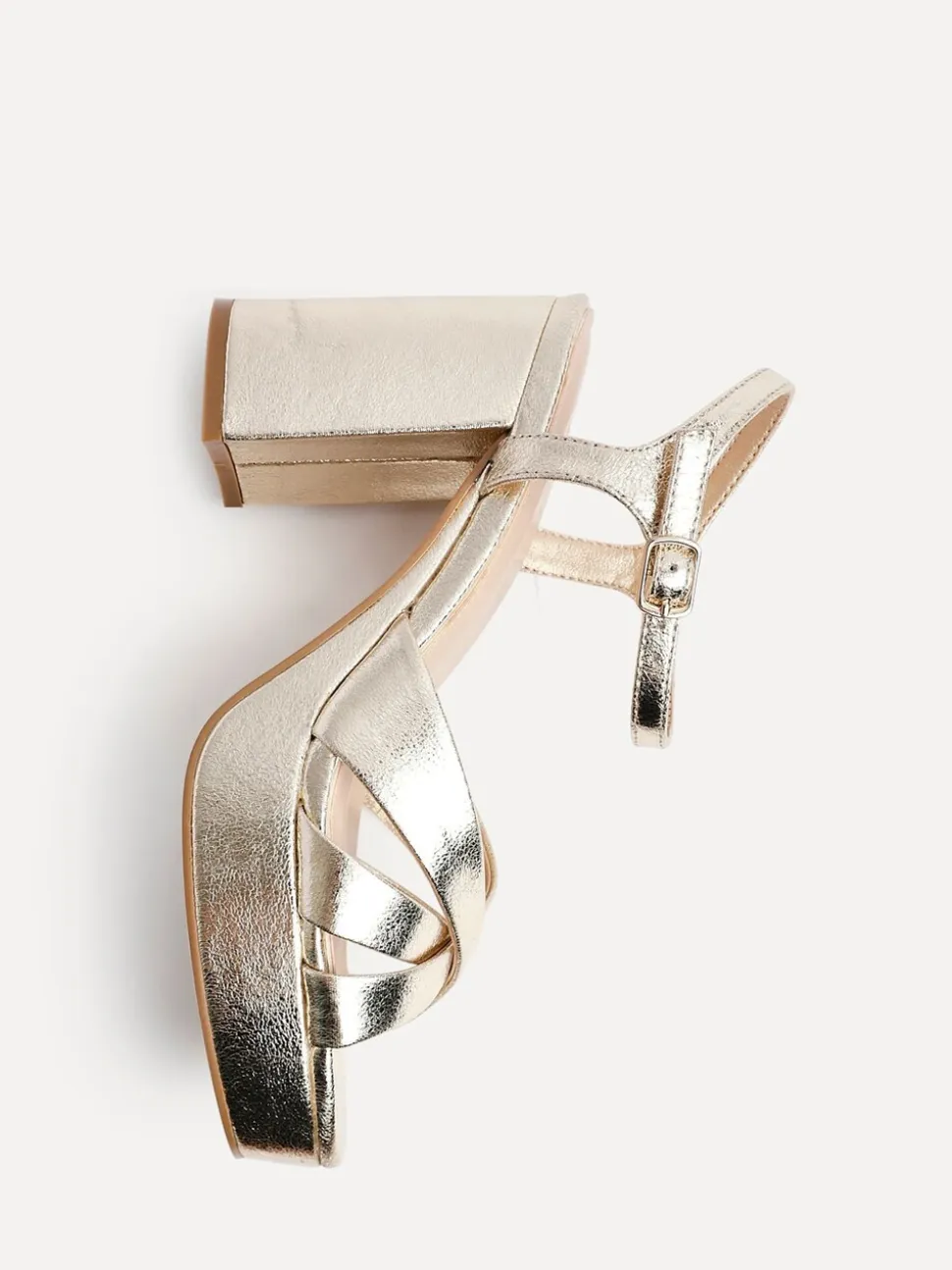 Goud - Linzi Keliah sandalen met plateauzool, gekruiste bandjes en blokhak