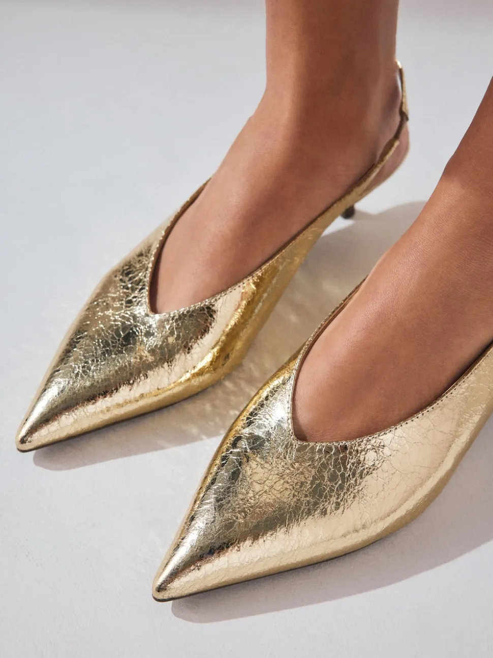Goud - Punt Toe Lage Slingback Naaldhak Schoenen