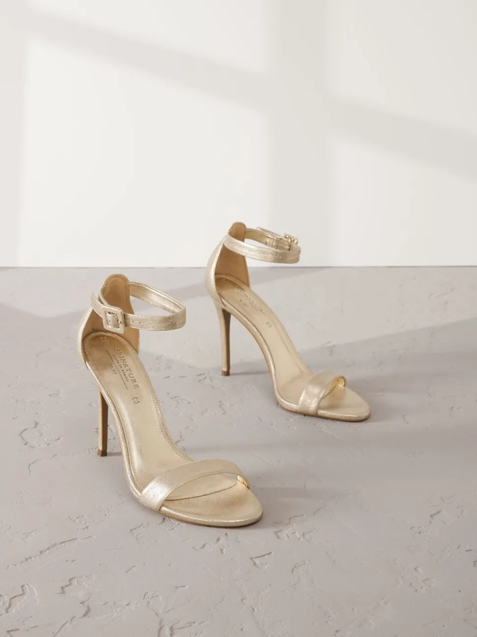 Goud - Signature Premium leren sandalen met hoge ronde neus