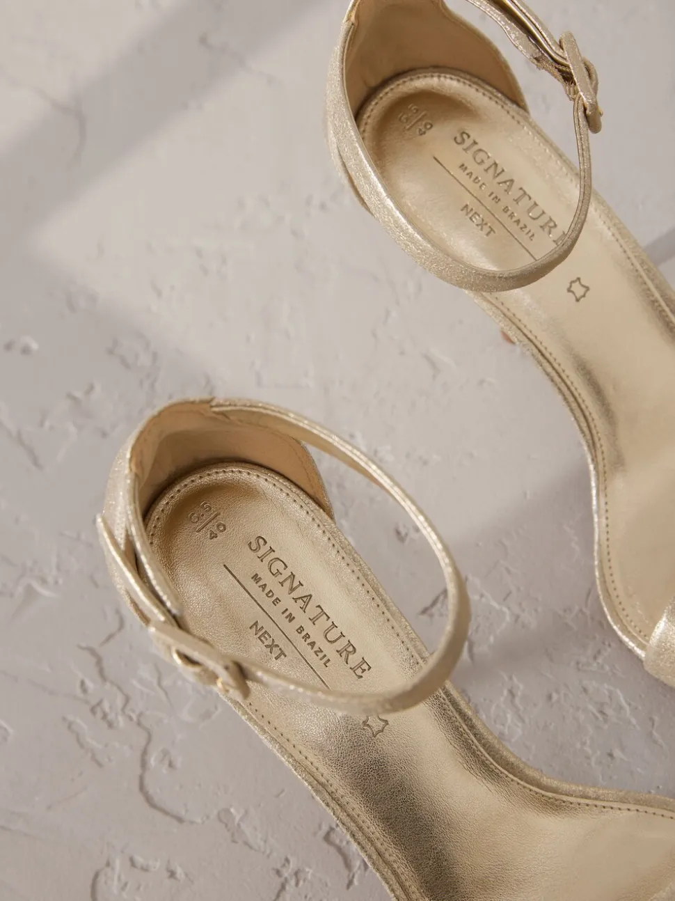 Goud - Signature Premium leren sandalen met hoge ronde neus