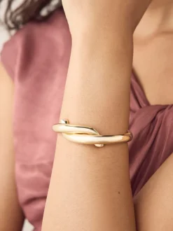 Goudkleurig - Cross-Over Hinge Bangle
