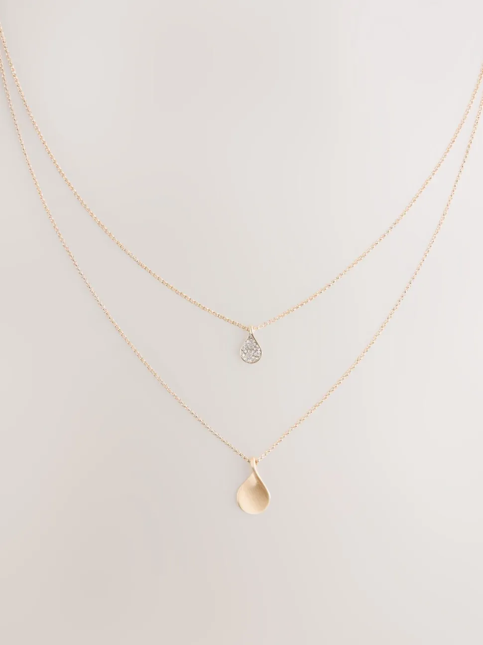 Goudkleurig - Gelaagde ketting met glinsterende blaadjes