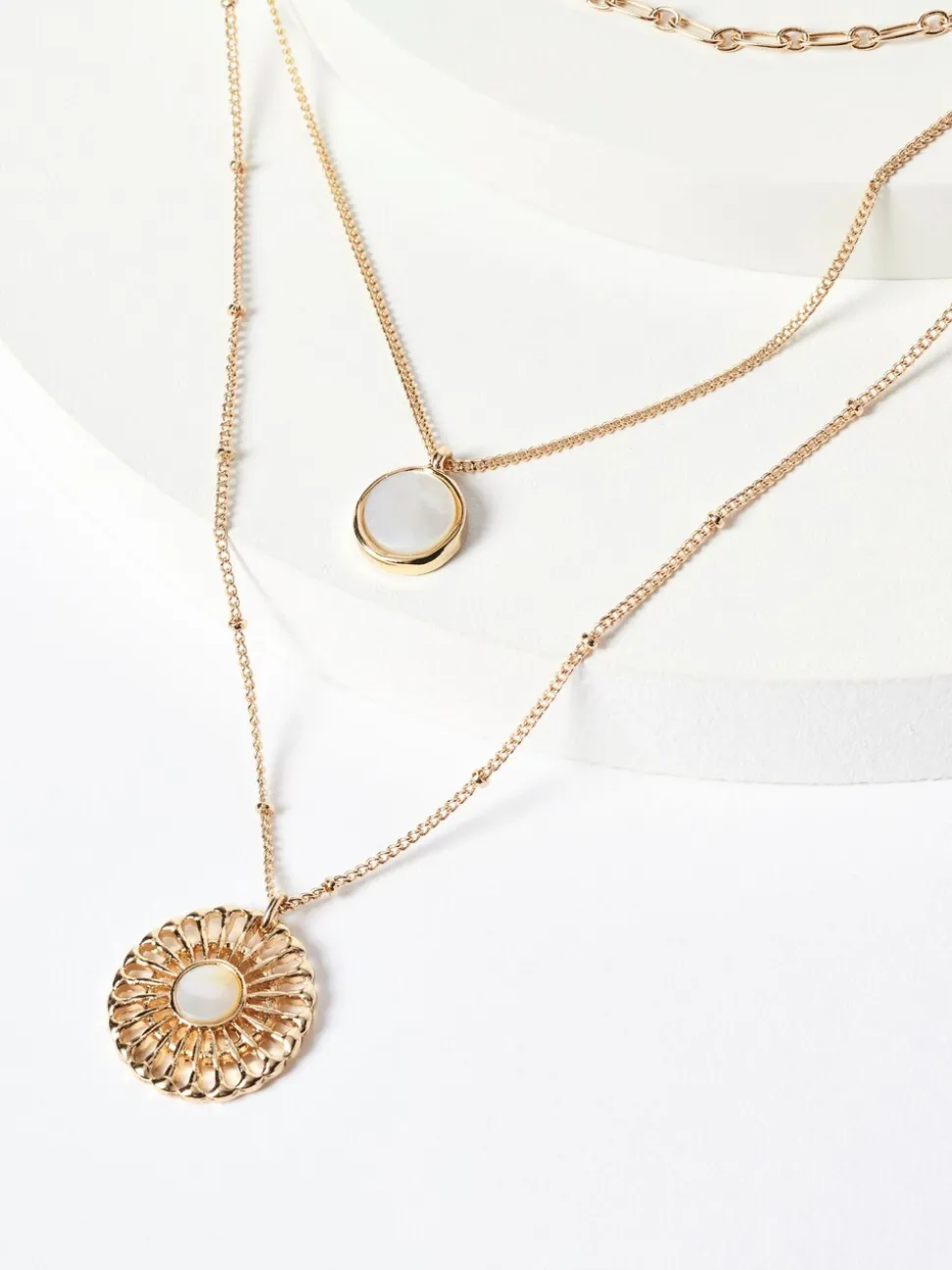 Goudkleurig - Ketting in 3 lagen met bloem