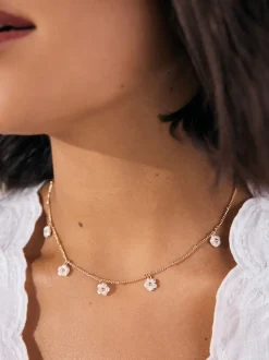 Goudkleurig - Ketting met bloemenhanger