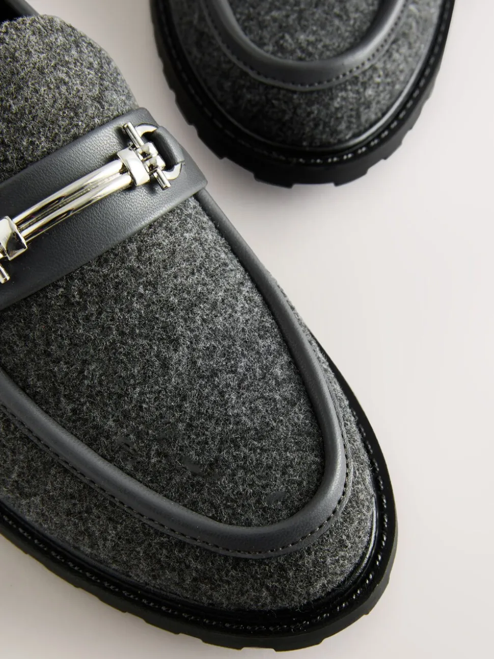 Grijs - Forever Comfort® Trim Hardware Round Toe Loafers