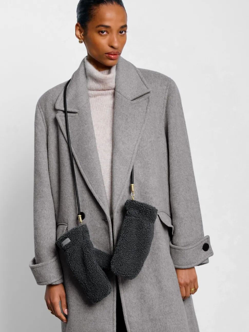 Grijs - Katie Loxton Teddy Mittens With Cord