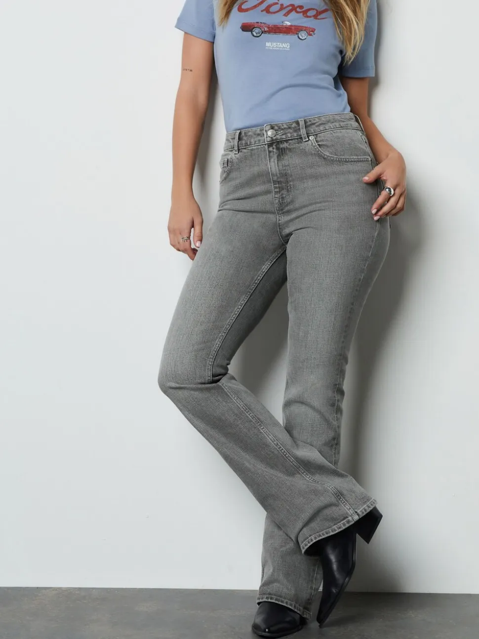 Grijs - Mid Rise Authentic Bootcut Jeans