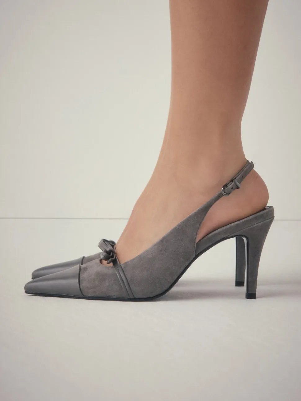 Grijs suède - Forever Comfort® Leather Pointed Cutout Bow Slingback Heels