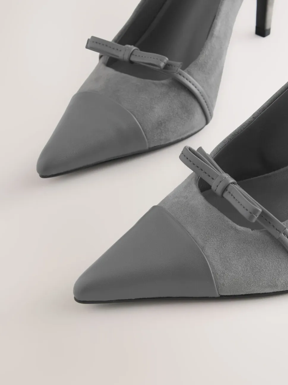 Grijs suède - Forever Comfort® Leather Pointed Cutout Bow Slingback Heels
