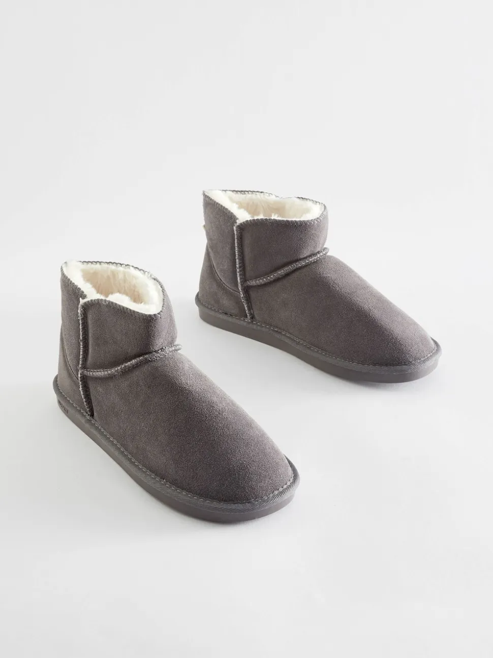 Grijs - Suède pantoffellaarsjes met voering van imitatiebont