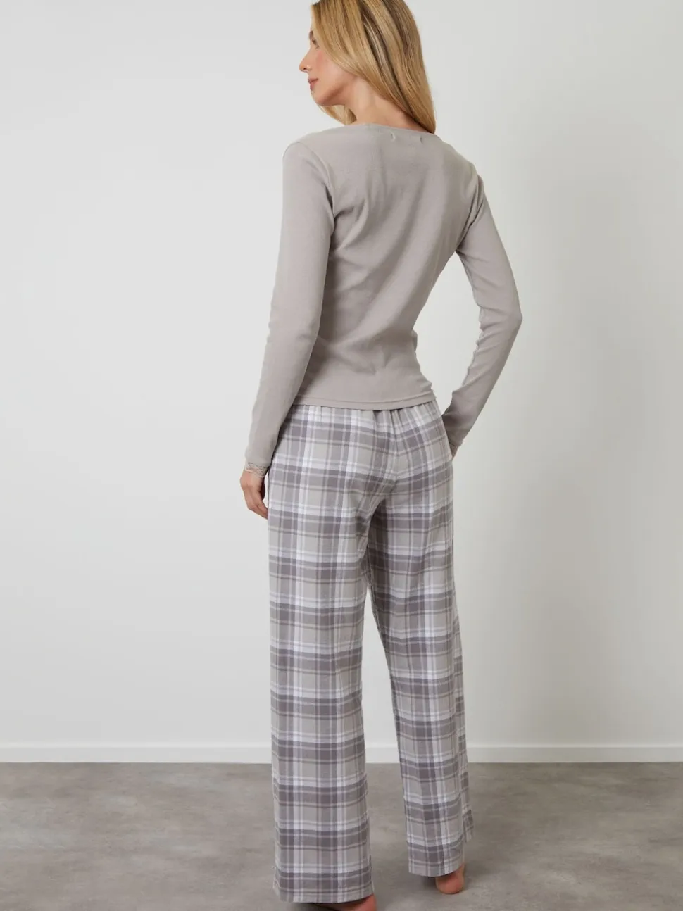 Grijs - Threadbare - Katoenen pyjama met lange mouwen