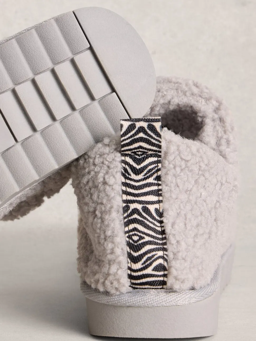 Grijs - White Stuff pantoffellaarsjes met borg