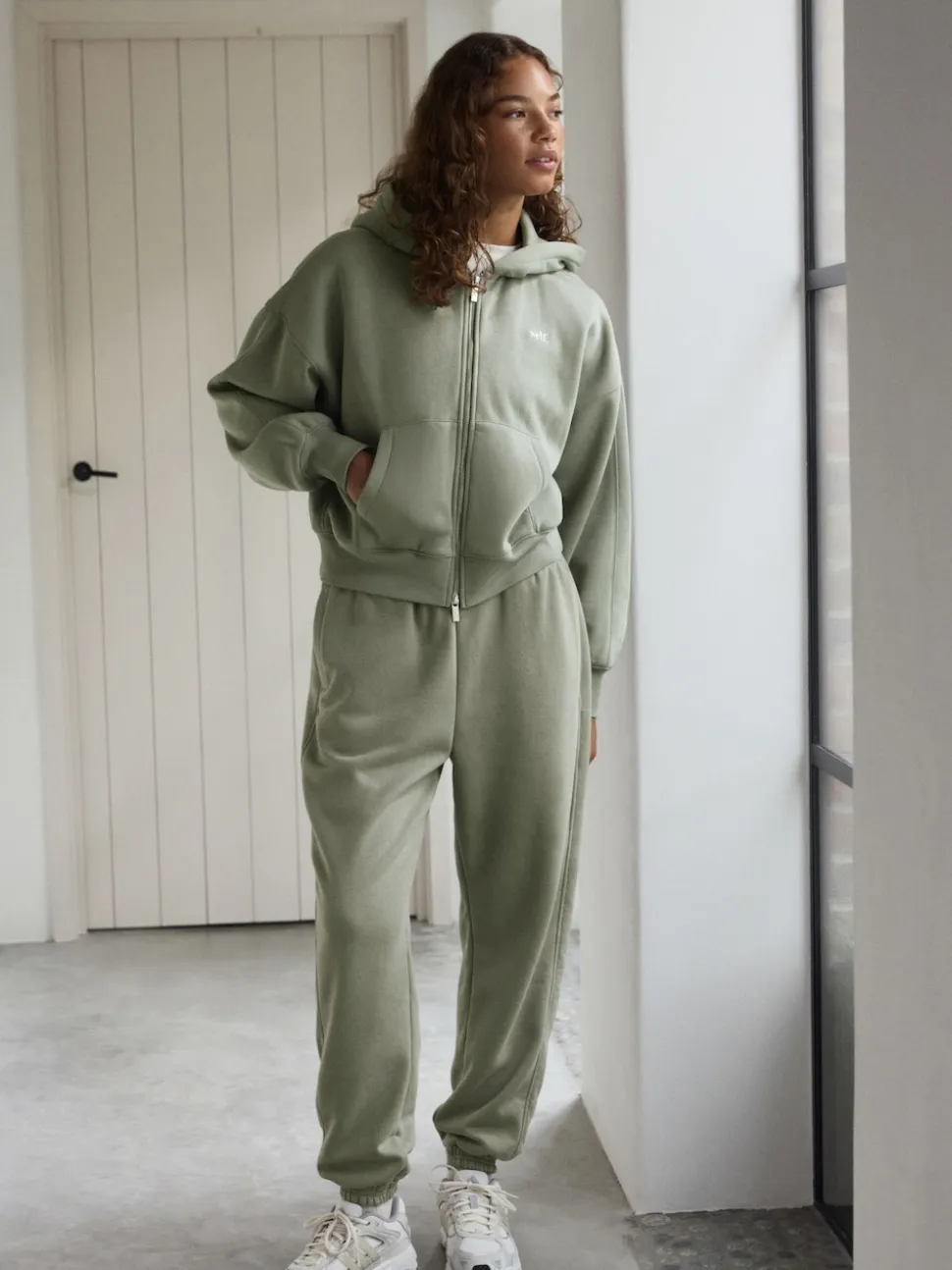 Grijs-groen - Self. joggingbroek met boorden