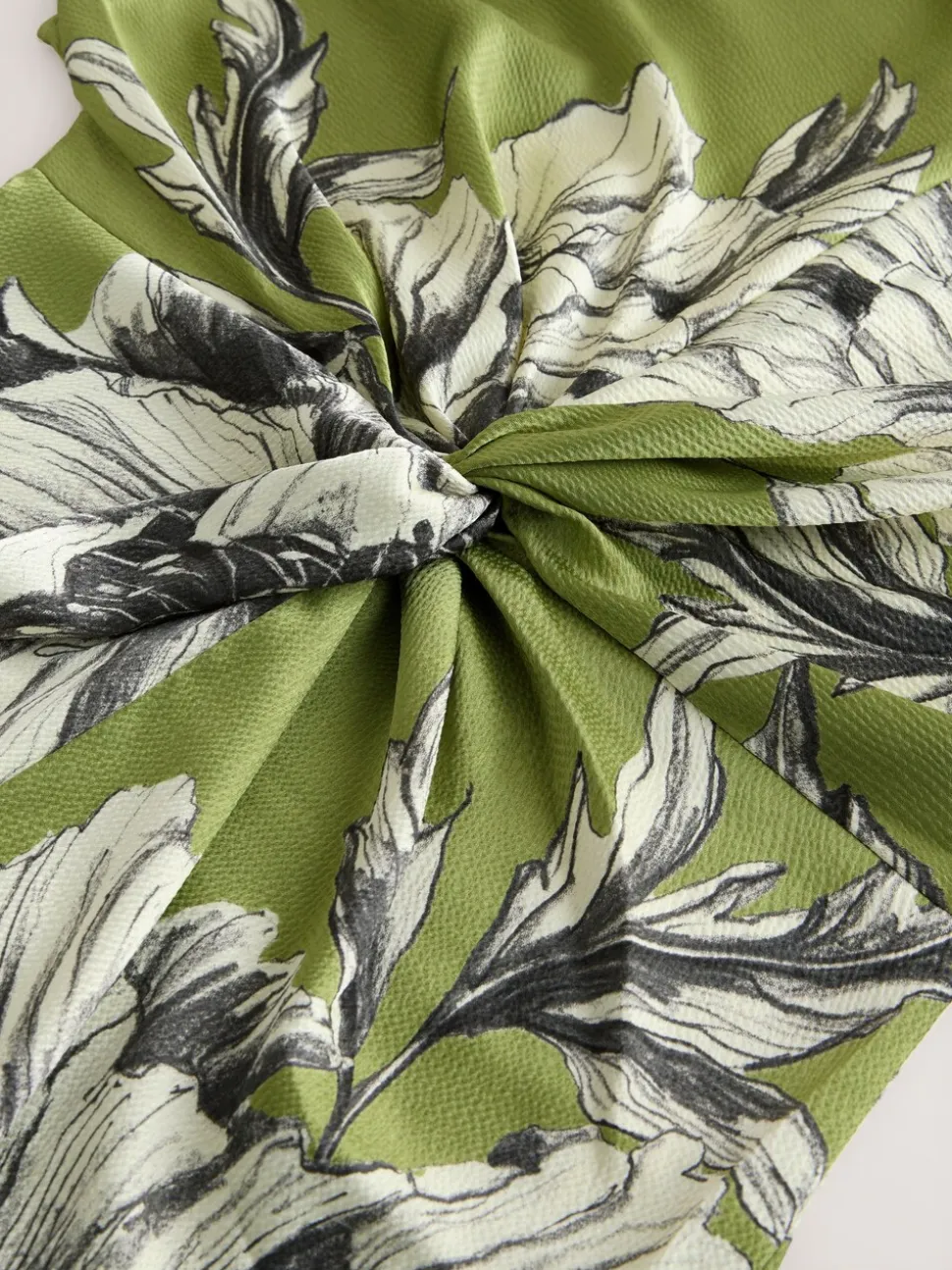 Groen/ecru - Textured Satin Short Sleeve Twist Front Midi Dress