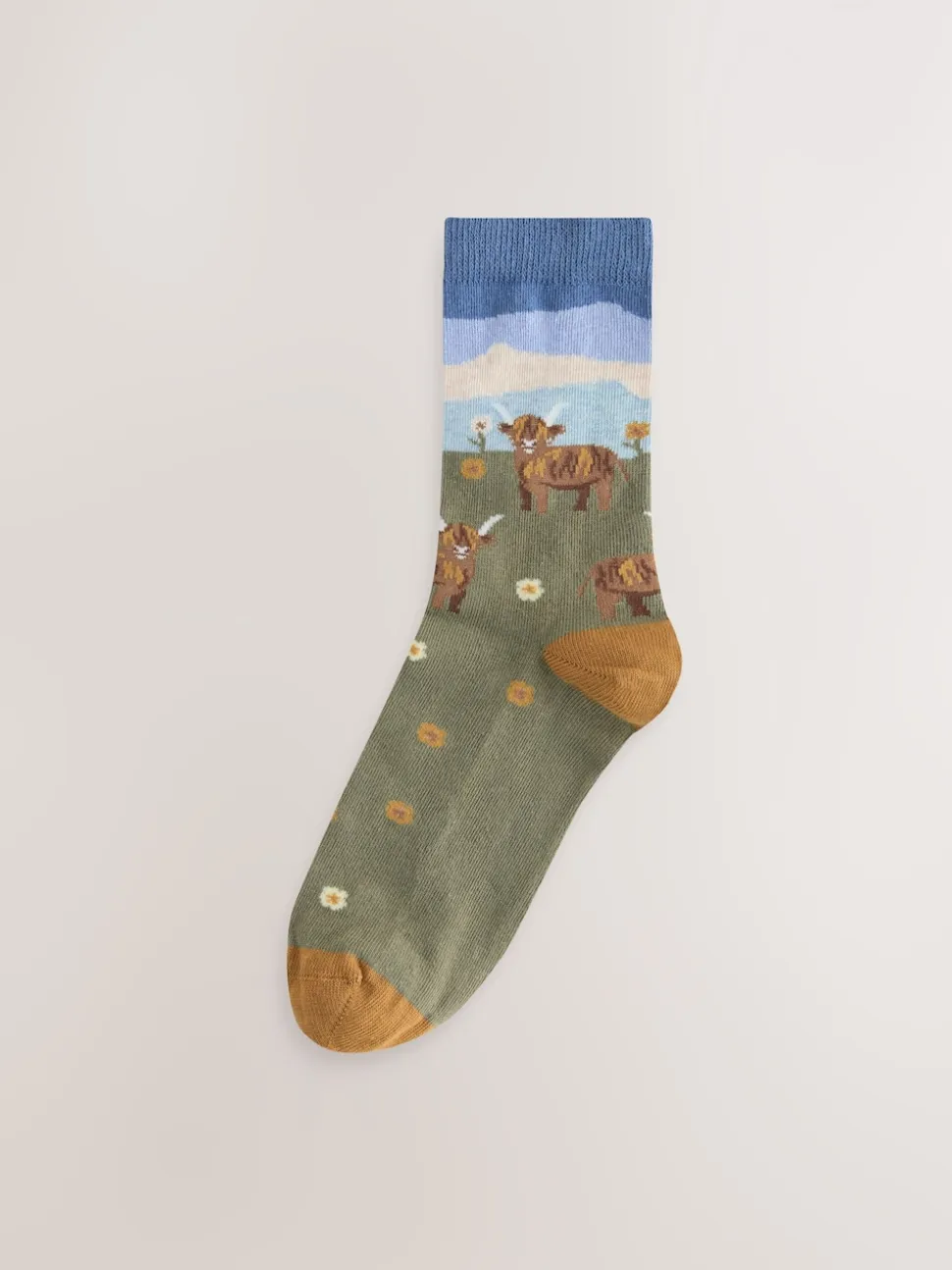 Hamish The Highland Cow Scene - Warm Handle Cotton Ankle Socks 2 Pack