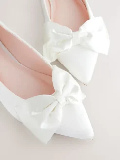 Ivoor - Forever Comfort® bruidsballerina's met strik en puntige neus