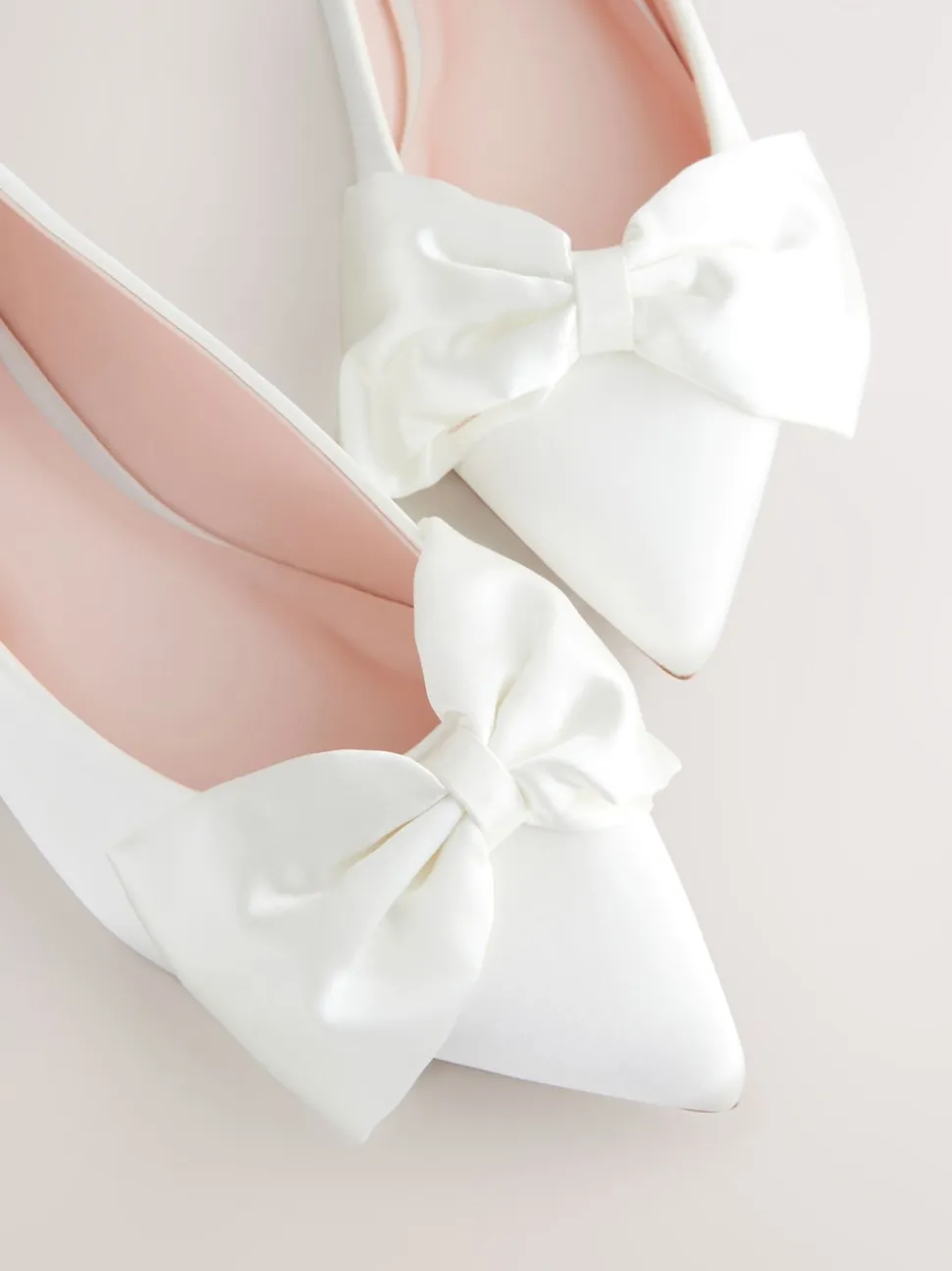Ivoor - Forever Comfort® bruidsballerina's met strik en puntige neus