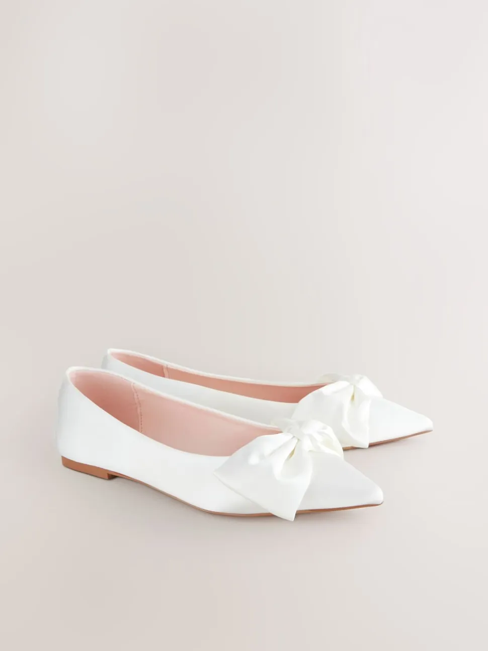 Ivoor - Forever Comfort® bruidsballerina's met strik en puntige neus