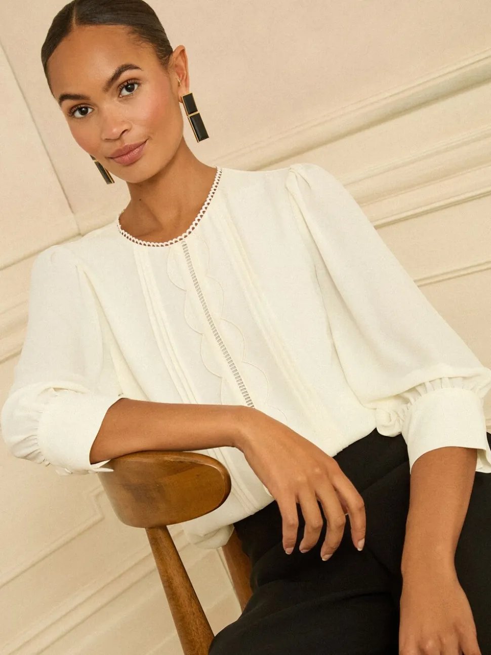 Ivoor - Love & Roses 3/4 Sleeve Scallop Detail Blouse