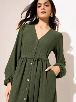 Kakigroen - Friends Like These - Getextureerde midi-jurk met lange mouwen, strikceintuur en knoopsluiting