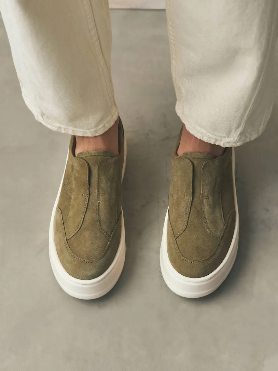 Kakigroen - Signature leren sneakers met dikke plateauzolen en sleehak