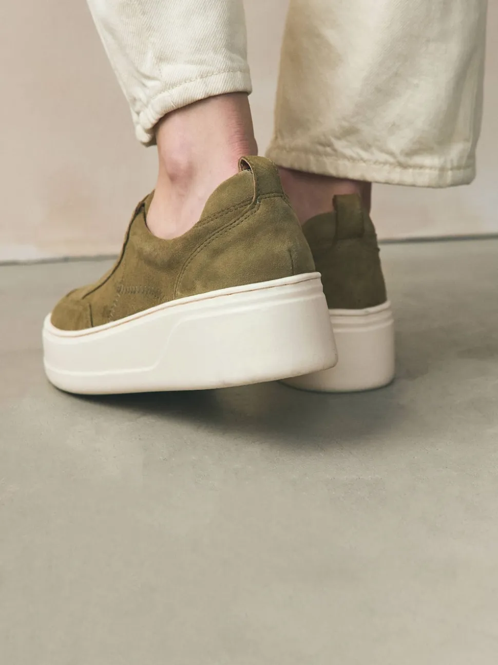 Kakigroen - Signature leren sneakers met dikke plateauzolen en sleehak